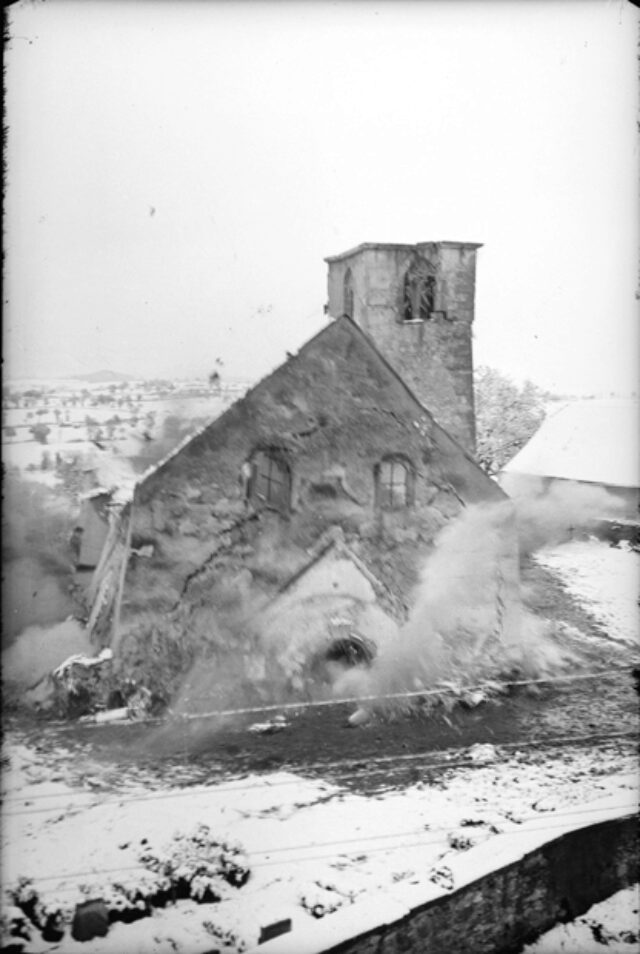 Ependes, église incendiée