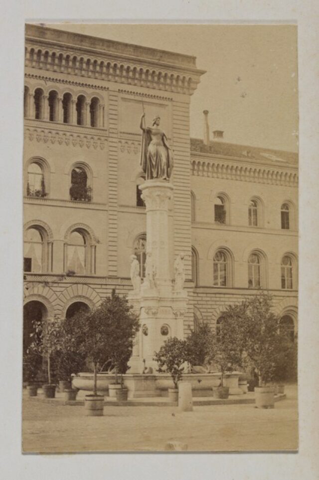 Berne, Palais fédéral, fontaine (P.2.D.2.10.08.005)