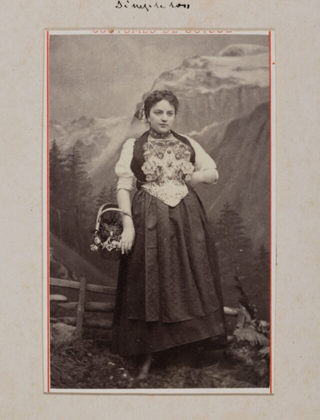 portrait, femme, costume traditionnel (P.2.D.2.10.66.008)