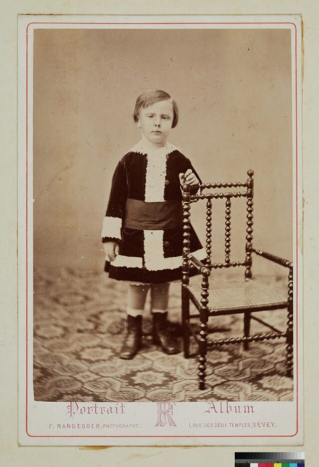 portrait, enfant, chaise (P.2.D.2.09.03.001)