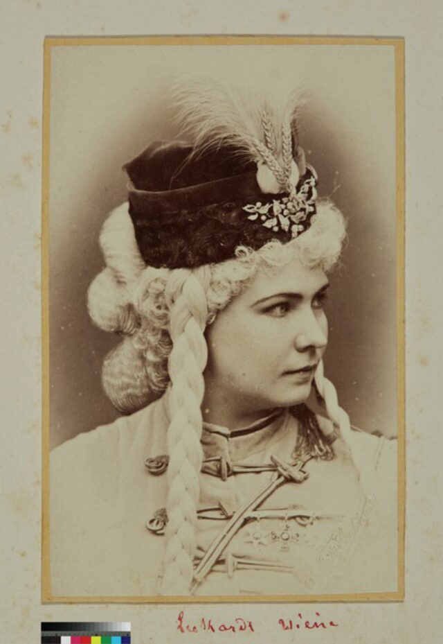 portrait, femme, veste militaire (P.2.D.2.09.34.008)