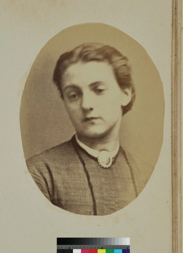 portrait, femme, robe (P.2.D.2.09.82.003)