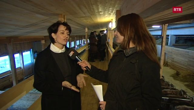 Doris Leuthard im Kloster-Stall Disentis-Mustér
