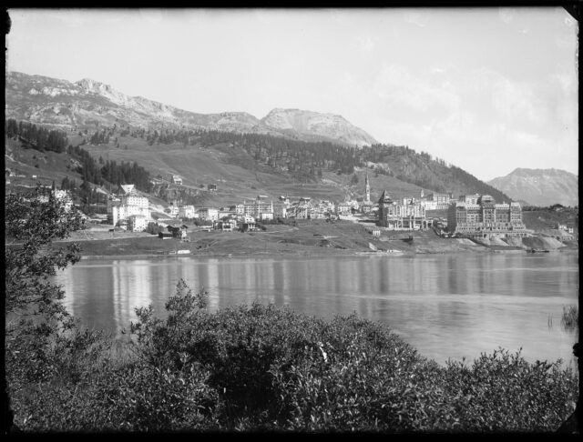 St. Moritz Dorf, Blick über den See zum Dorf