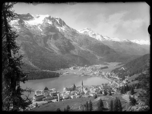 St. Moritz, Gesamtansicht über Dorf und See zum Bad