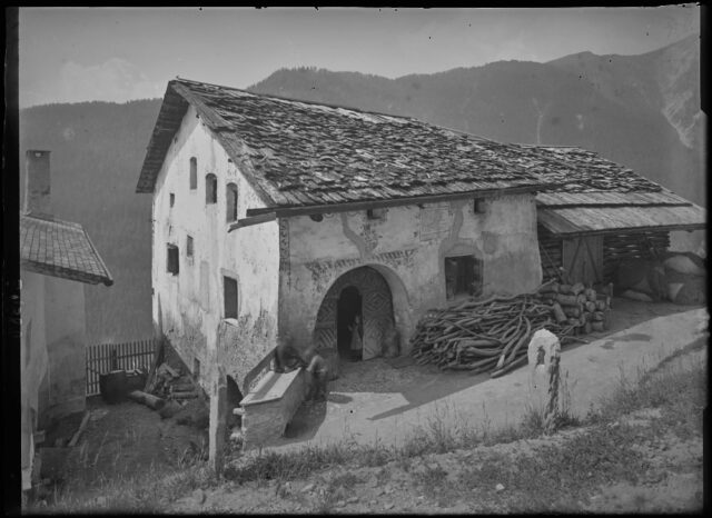 Vnà, Einzelhaus, Sgraffito