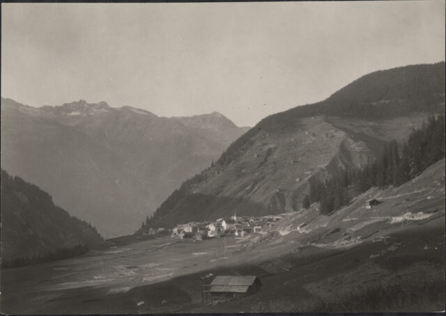 Medel (Lucmagn), Curaglia, Ansicht von Süden mit Umgebung