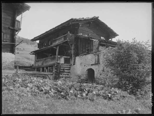 Pany, Mühle, Vorderseite, mit Umgebung