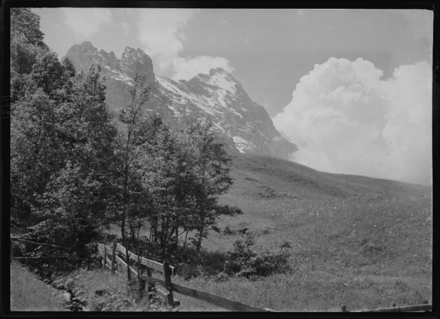 Auf der Sulz Weg / BE, Hörnli, Eiger und Wolken