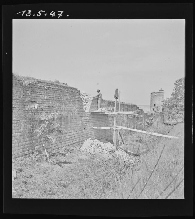 Avenches, enceinte romaine, rénovation de la muraille entre la porte de l'Est et la Tour de la Tornallaz