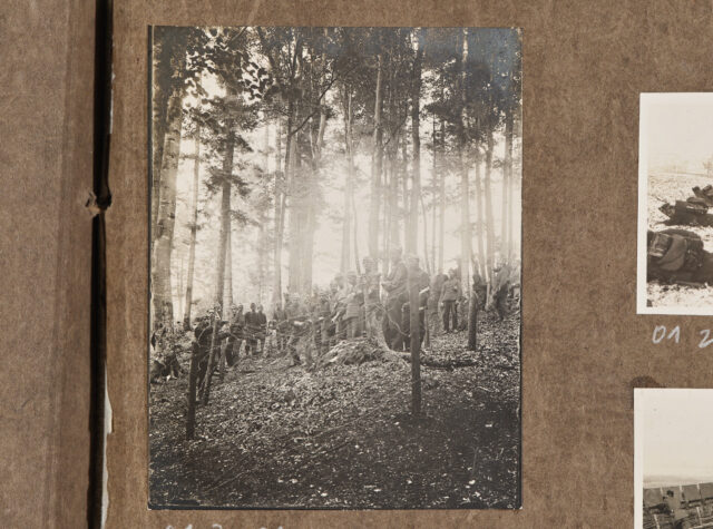 Soldaten im Wald