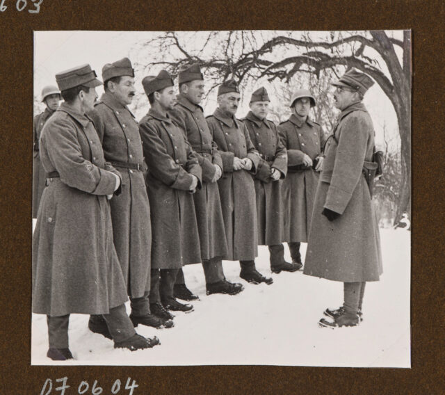 Soldaten im Schnee (Meinrad Inglin r.)