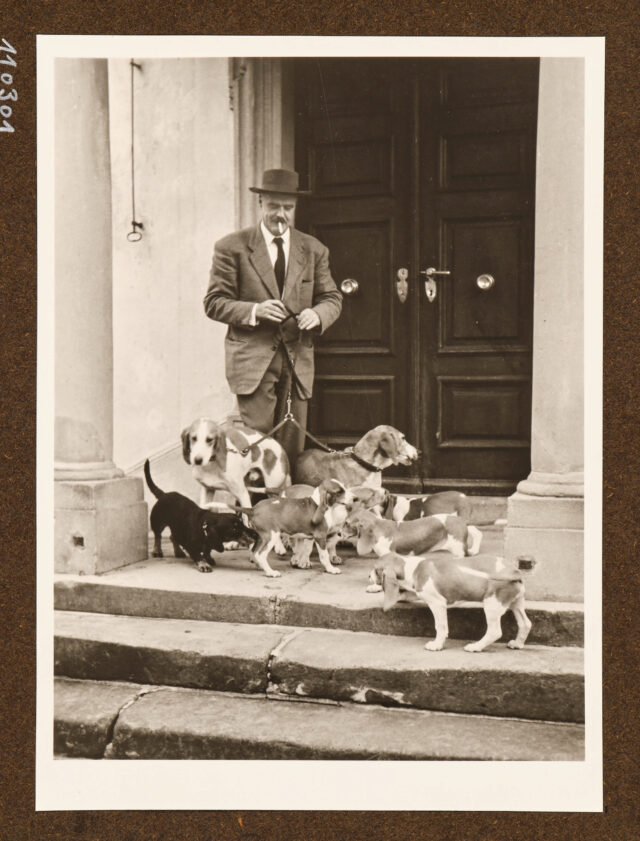 Albert Gemsch mit Hunden