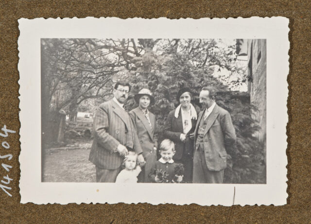 Familie mit zwei Kindern, Bettina Zweifel und Meinrad Inglin rechts