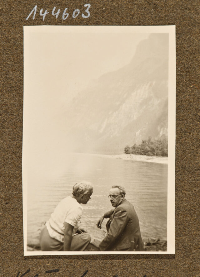 Bettina Zweifel und Meinrad Inglin an Bergsee