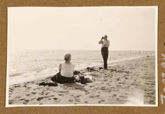 Bettina Zweifel und Meinrad Inglin am Strand