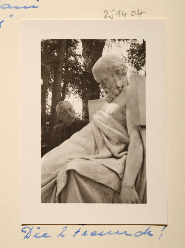 Meinrad Inglin und Sokrates-Statue