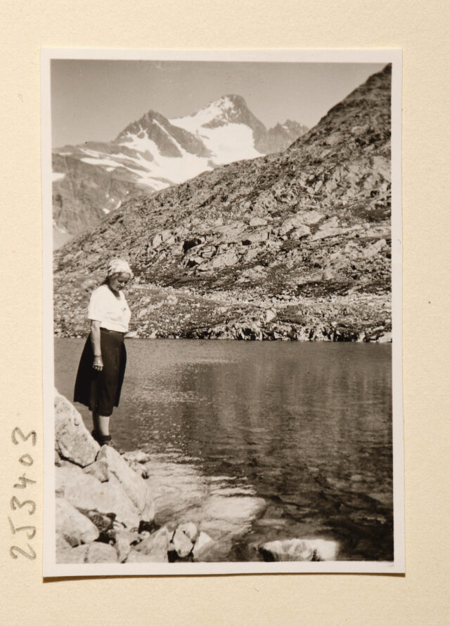 Bettina Zweifel an Bergsee