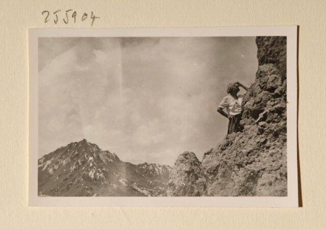 Bettina Zweifel (?) an Felswand