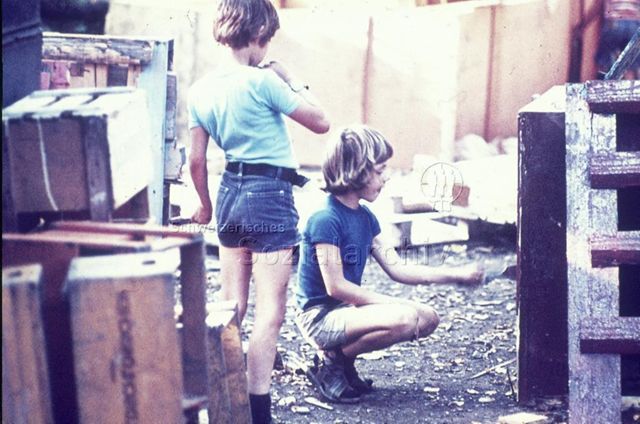 "Robinsonspielplatz Olten" - spielende Kinder; 1975