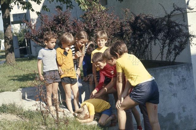 "'Spielplatz Untersiggental" - spielende Kinder; um 1980