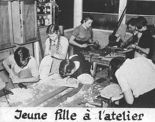 "Landesausstellung 1939 - Jeune fille à l'atelier"