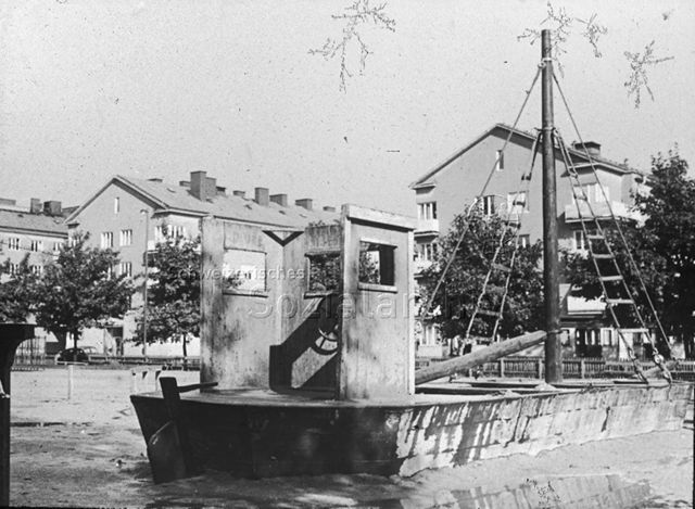 "Bauspielplatz Basel" - Spielsegelschiff; um 1965