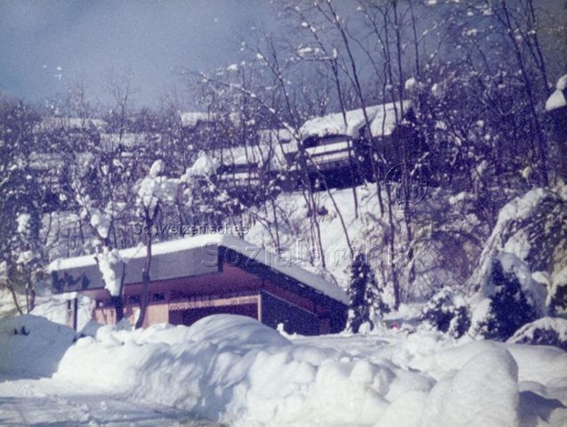 Bosco della Bella, Feriendorf für kinderreiche Familien - Ansicht der Anlage im Schnee; 1978