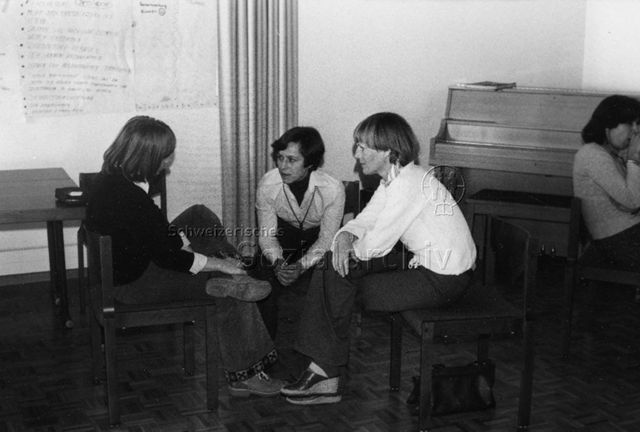 Elternbildung - Drei Frauen besprechen sich; um 1980