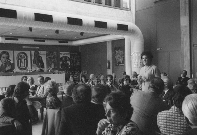 Stiftungsrat, FZA Loogarten - Emilie Lieberherr spricht zu den Versammelten; 08.09.1975