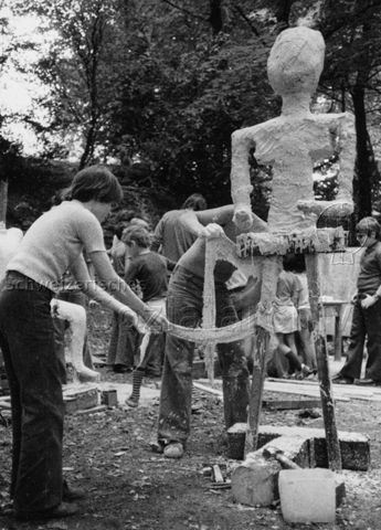 "Robi Olten" - Kinder beim Basteln mit Gips; 1976