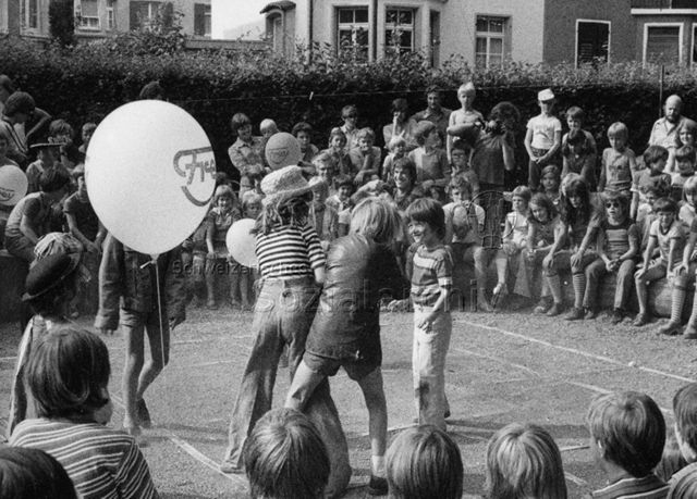 "Robi Olten" - Kinder beim Spielen, Aufführung, Publikum; 1976