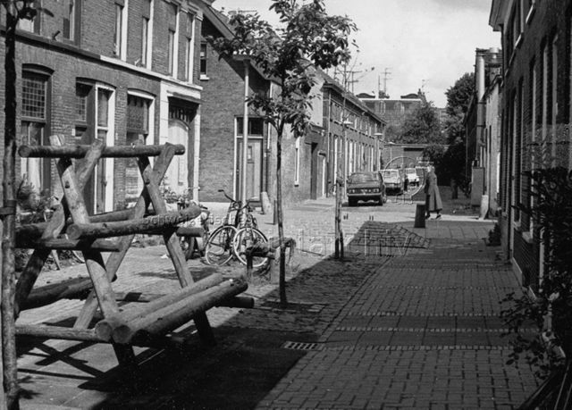 "Wohnstrassen (Holland)" - Kleines Klettergerüst aus Holz; um 1965
