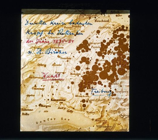 Diaserie zum Thema Kropfprophylaxe; "Dunkle Flächen bedeuten Kropf bei Rekruten der Jahre 1875-81 nach H. Bircher" - Karte von den Kantonen Waadt und Freiburg; um 1920