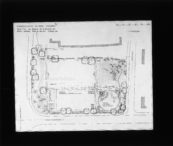 Diaserie zu Spielplätzen in Zürich; "Kinderspielplatz im Rohr, Schlieren - Projekt 1:200, den Richtlinien der Pro Juventute entsprechend entworfen, Zürich im März 1956, A. Trachsel" - Skizze