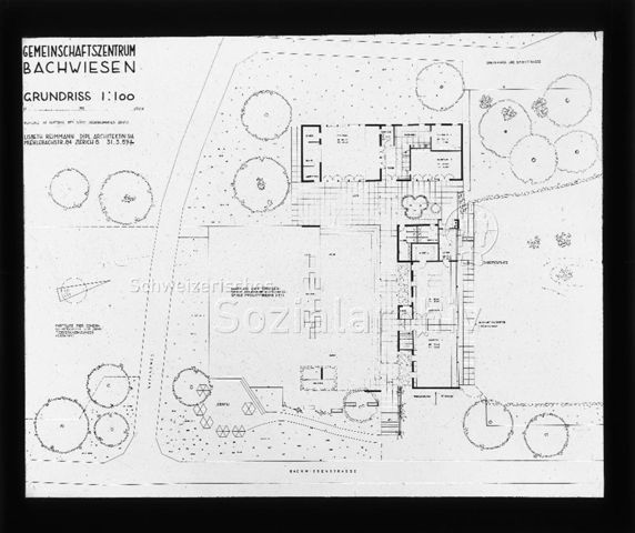 Diaserie zu Spielplätzen in Zürich; "Gemeinschaftszentrum Bachwiesen Grundriss 1:100 - Planung im Auftrag des Städtischen Hochbauamtes Zürich - Lisbeth Reimmann, Dipl. Architektin, 31.3.59" - 1959