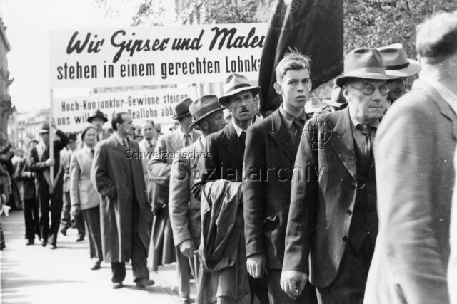 1. Mai-Umzug 1953 (?), Zürich: "Wir Gipser und Maler stehen in einem gerechten Lohnkampf"
