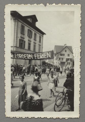 Sozialistischer Jugendtag, Demonstrationszug, Transparent "Wir fordern Ferien", Zug, Pfingsten 1930