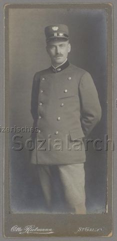 Heinrich Müller in Post-Uniform, Abwart der Hauptpost in St. Gallen, 1914