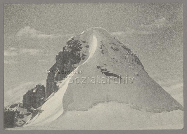 Der Gipfel des Wetterhorns (3703 m) vom Wettersattel (3540 m) aus gesehen
