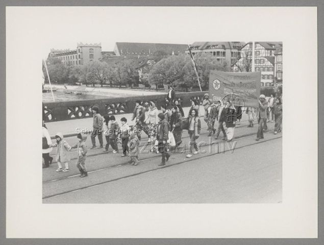1. Mai, Umzug, Kurdengruppe, Transparent der ERNK (Nationale Befreiungsfront Kurdistans), Basel, 1985
