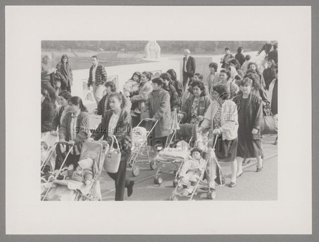 1. Mai, Umzug, Frauen mit Kinderwagen, Basel, 1989