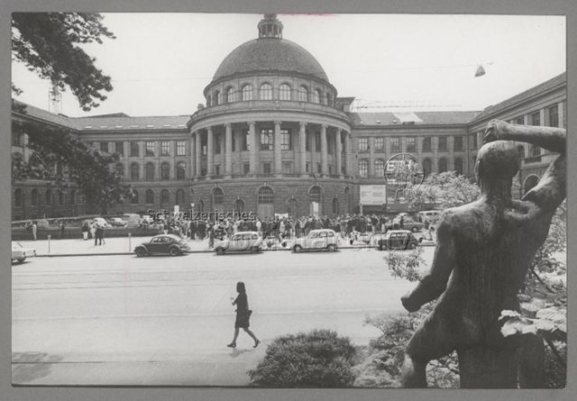 Demonstration und Solidaritätsveranstaltung für die Studierenden in Frankreich vor der ETH Zürich, 1968