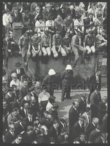 Landsgemeinde Trogen, Publikum, zwei Polizisten, 1968