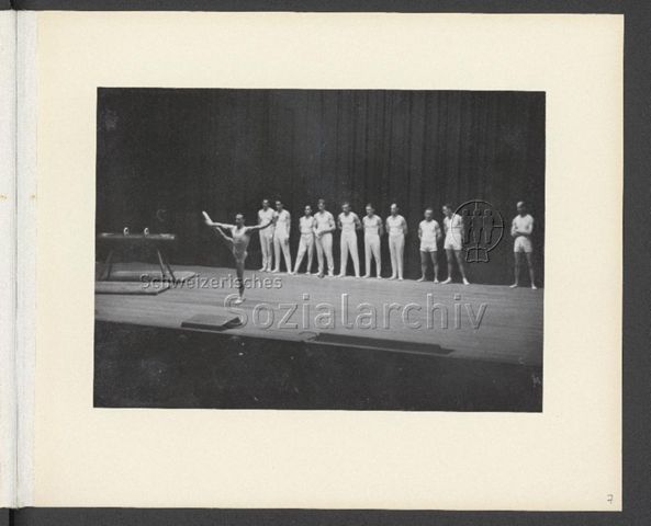 Fotoalbum "70 Jahre Arbeitersport [SATUS], Jubiläumsfeier am 22.04.1944 im Kongresshaus Zürich