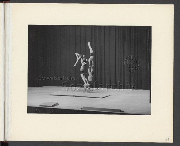 Fotoalbum "70 Jahre Arbeitersport [SATUS], Jubiläumsfeier am 22.04.1944 im Kongresshaus Zürich