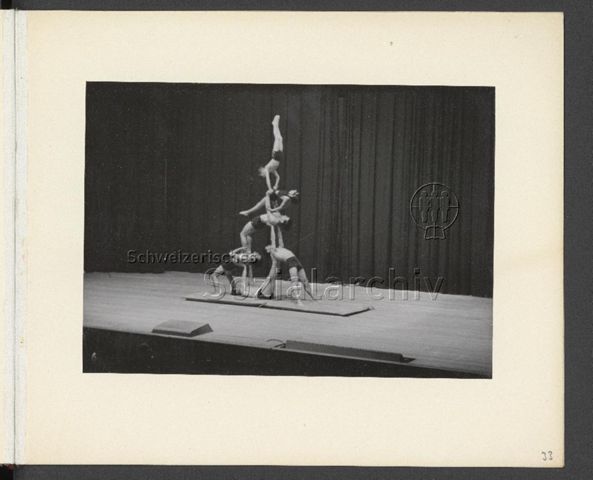 Fotoalbum "70 Jahre Arbeitersport [SATUS], Jubiläumsfeier am 22.04.1944 im Kongresshaus Zürich