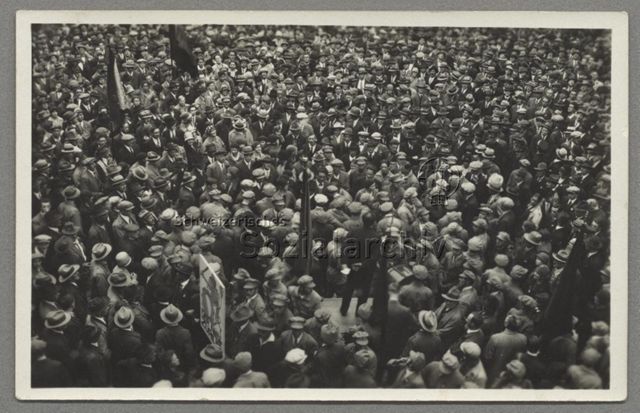1. Mai, Kundgebung, Redner, vermutlich Münsterhof, Zürich, um 1929