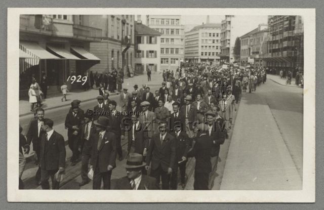 1929
