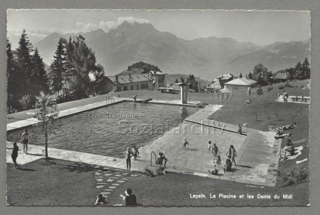 Leysin. La Piscine et les Dents du Midi
